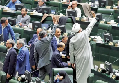 نمایندگان مخالف مذاکره، همان‌هایی هستند که ۲۵ درصد از دارایی مردم را بر باد دادند