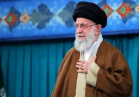 دیدار صمیمانه رهبر انقلاب با کارگران بسیجی به مناسبت هفته کار و کارگر