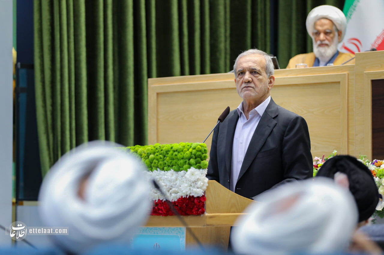 رئیس‌جمهور: کسی که بی‌حجاب است را ضد دین نکنید/ نمی‌شود با زدن، گرفتن یا تهدید «باور» ساخت