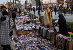 رشت در محاصره دستفروشان؛ شهرداری تنها مانده، پیاده‌روها اشغال شد!