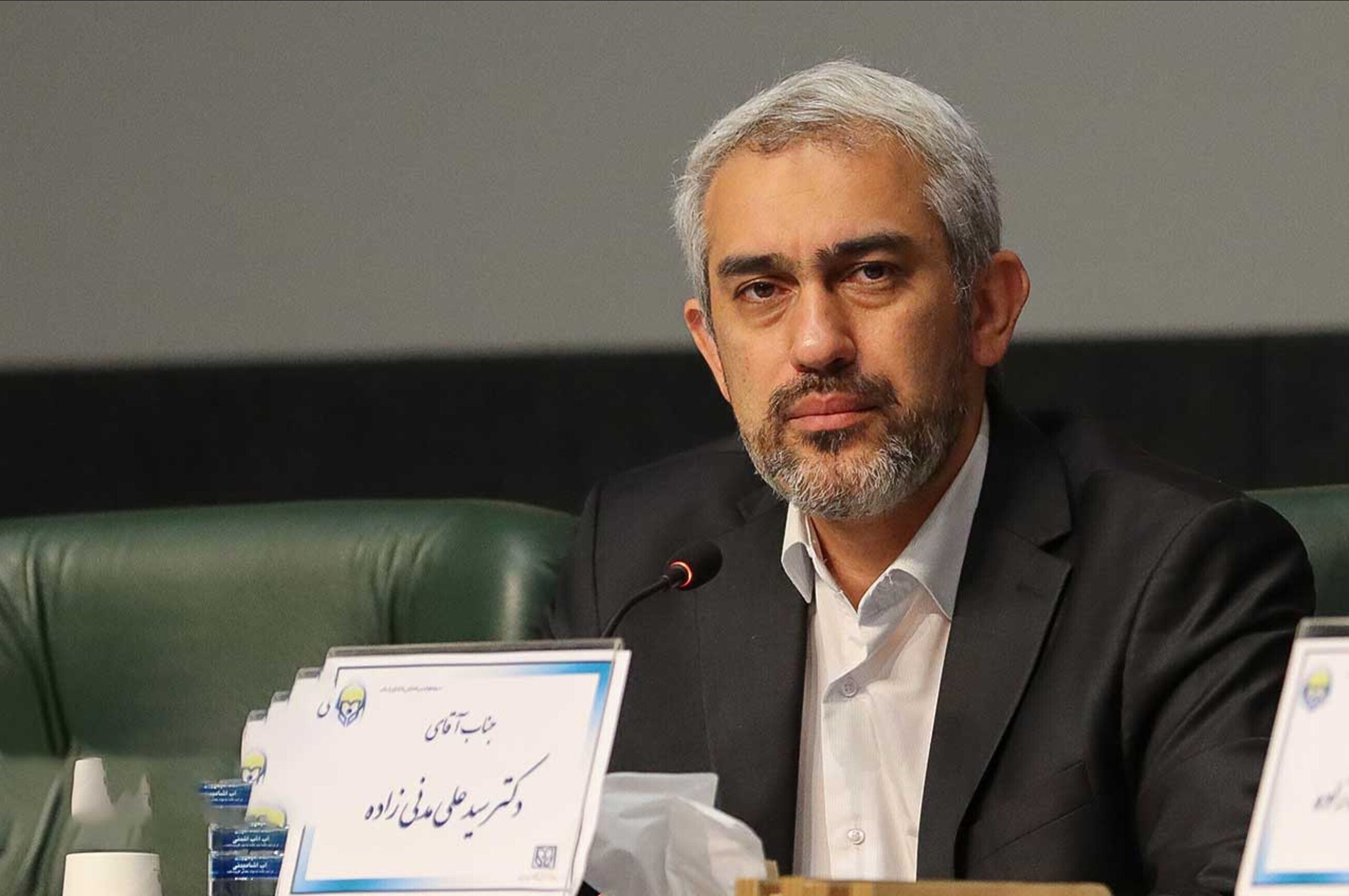 مدنی زاده از مجلس رای اعتماد گرفت