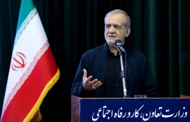 بنر نصب شده پشت سر پزشکیان جلب توجه کرد