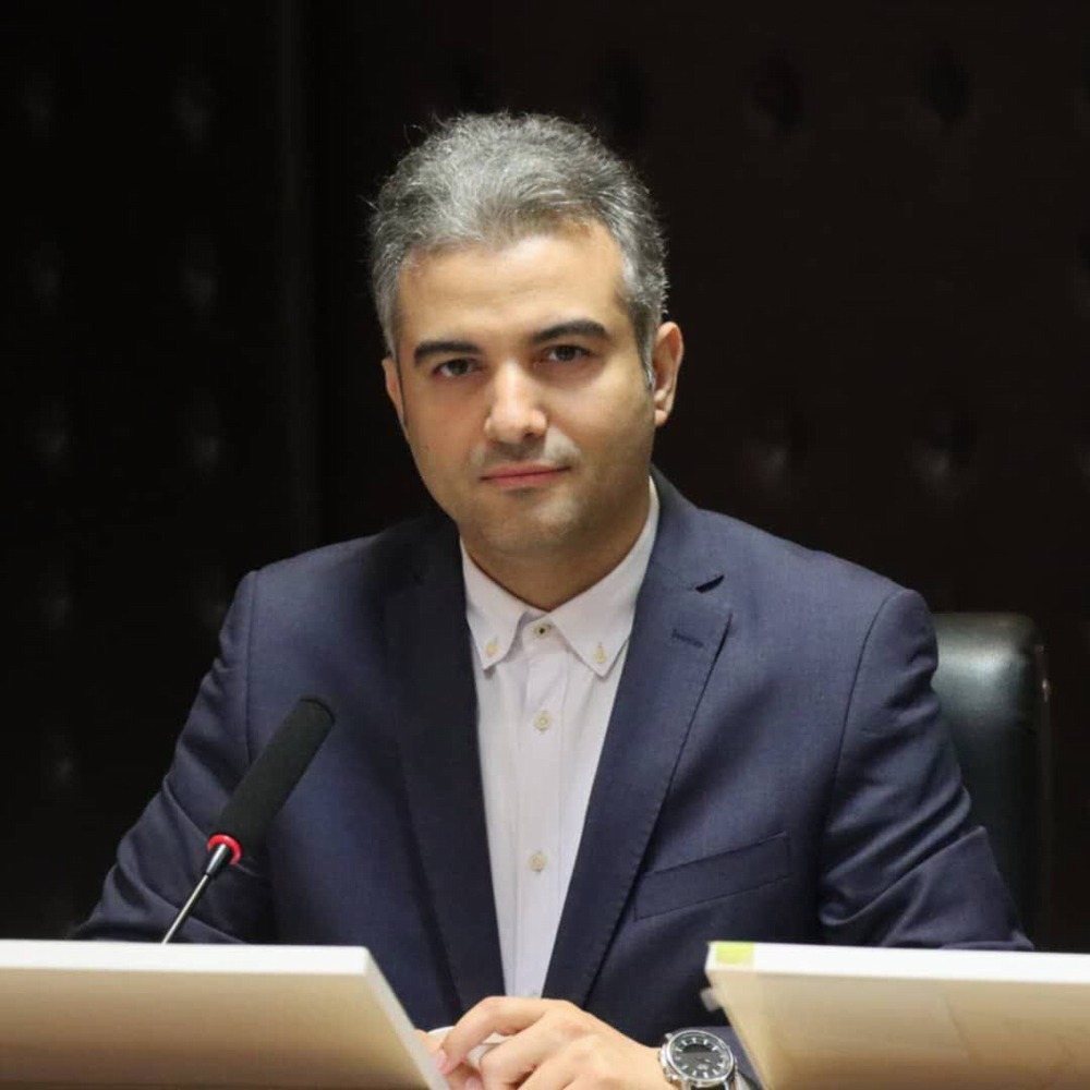 رشت شهر فرهیختگان است/شهرداری نسبت به تصحیح تابلوی ورودی شهر متناسب با مختصات فرهنگی رشت اقدام نماید