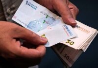 قریب یکمیلیون ایرانی خارج از کشور داریم که یارانه دریافت میکنند/ حذف دهک دهم از یارانه بگیران قریب یکمیلیون ایرانی خارج از کشور داریم که یارانه دریافت میکنند/ حذف دهک دهم از یارانه بگیران