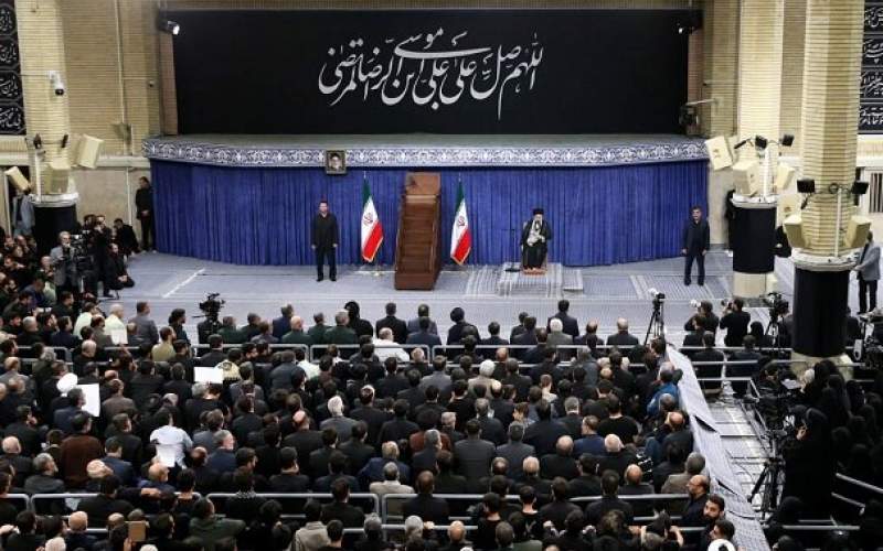 رهبر انقلاب: باید از خدمتگزاران کشور بویژه رئیس جمهور پرکار و پرتلاش حمایت شود