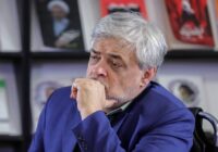 نمایندگان کم سواد و بی منطق، پا را به اندازه گلیم دراز کنند