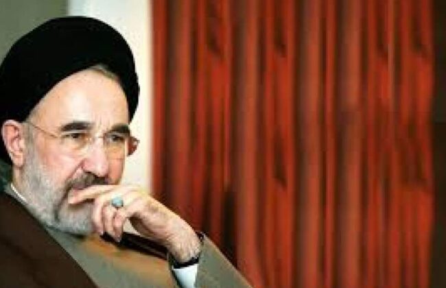 تصاویر جدید از سیدمحمد خاتمی بر مزار پدرش