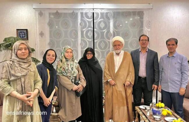 دیدار فرزندان میرحسین موسوی با کروبی