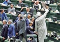 کسانی که مردم را به تجمع محاکمه روحانی و ظریف دعوت کردند، خودشان هم نیامدند/ فقط ۲۵نفر ، ۴نفرشان هم بچه بود