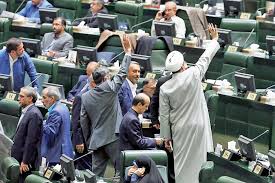 کسانی که مردم را به تجمع محاکمه روحانی و ظریف دعوت کردند، خودشان هم نیامدند/ فقط ۲۵نفر ، ۴نفرشان هم بچه بود