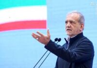 پزشکیان نسخه جلیلی را پیچید: پشت تریبون حرف بی‌ربط می‌زند و عده‌ای دست می‌زنند و هیچ‌کدام نمی‌فهمند