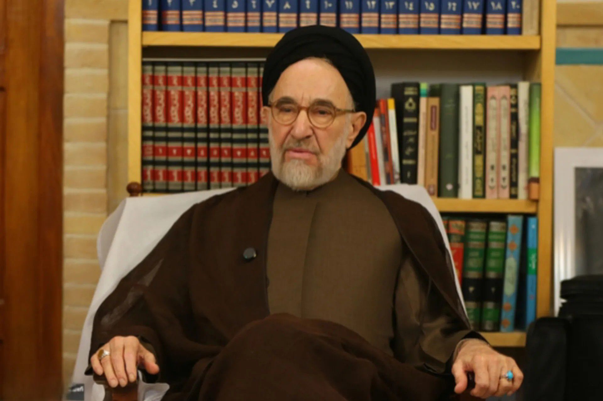 حوادث اخیر باید روشن و باورپذیر تبیین شده و احکام نامناسب متوقف شود